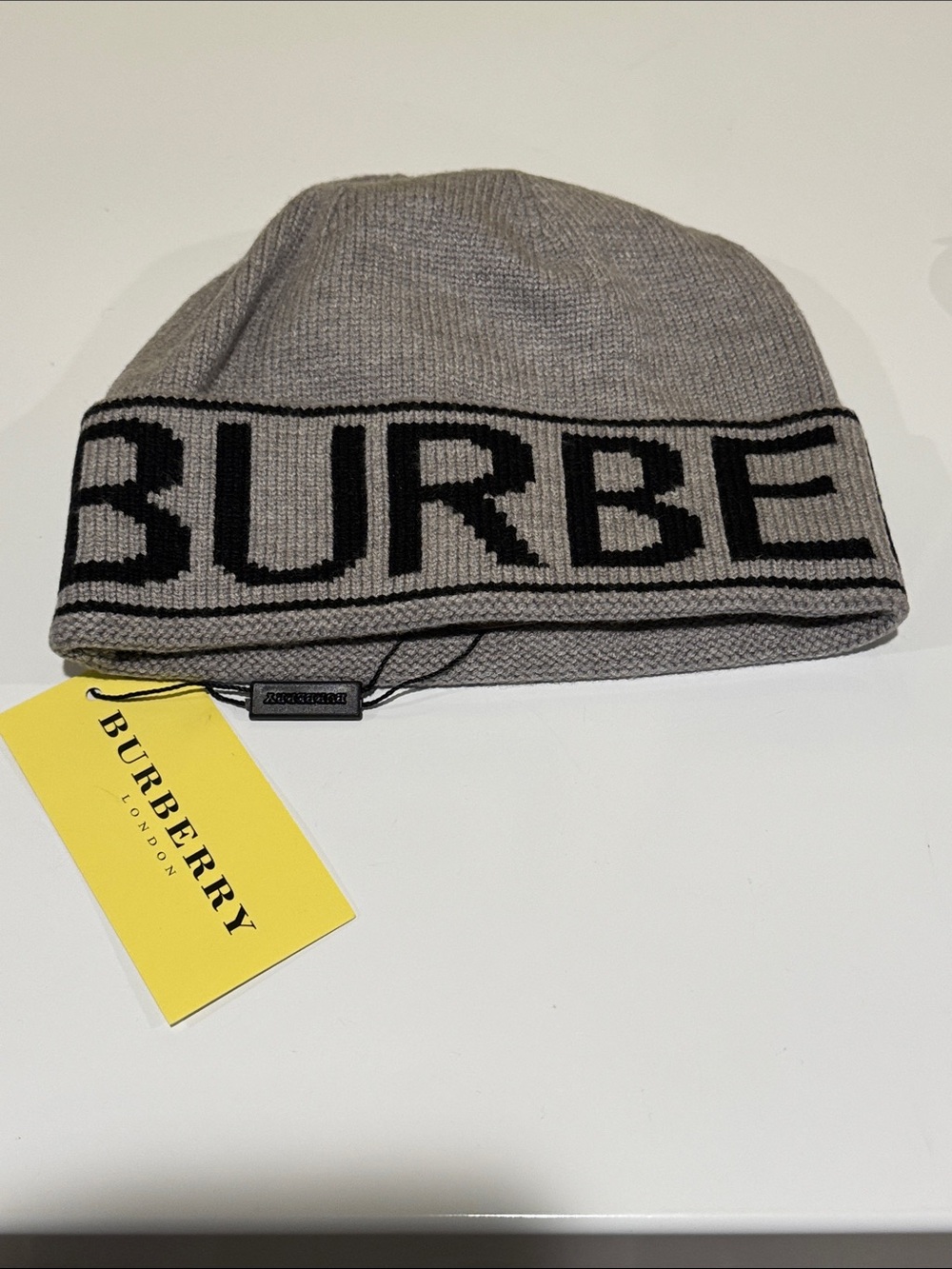 NWT Burberry pattern print knit beanie.